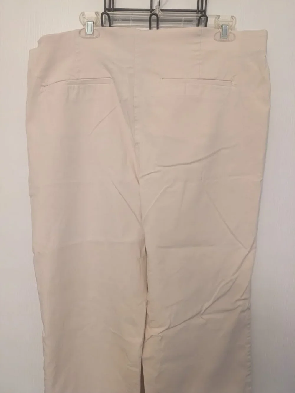 Chico's cream pull-on capris NWOT Size 3.5/18